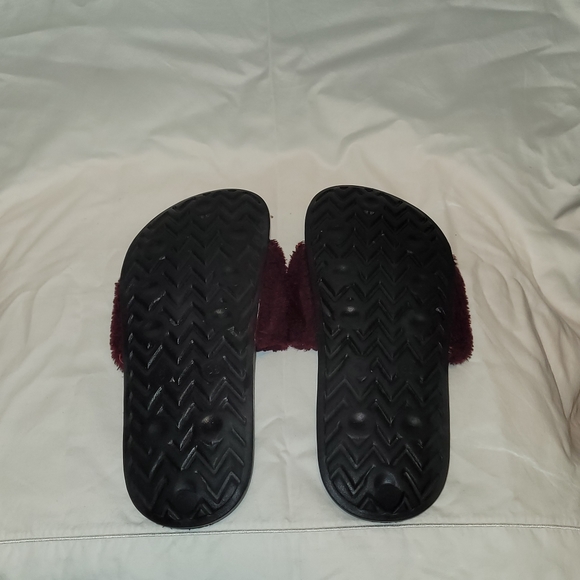 Barerun Furry Slippers Burgandy or Maroon - Picture 4 of 8